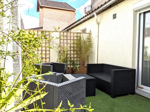 Grande maison rénovée, 10 pers, métro 7 min, Paris centre 20 min, supermarché 100 m Villa in Paris