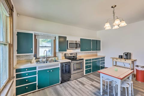 NEW Grand Historic Home - 4 Mi to WEC! House in Ohio