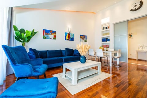 Spring, Day, Summer, Living room, Seating area, Time of day