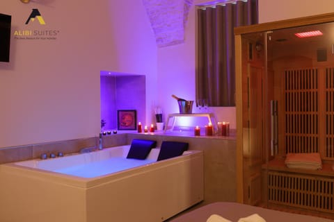 Hot Tub, Hot Tub, Sauna, Spa and wellness centre/facilities
