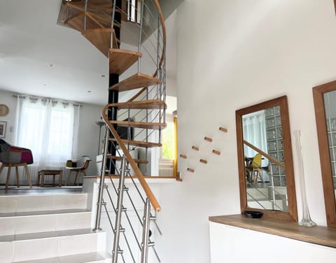 Jolie maison 10 minutes Paris familles et groupes House in Île-de-France