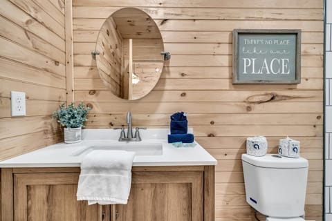 The Bungalow At Greenbriar Creek -Pickleball Court, Creek, WIFI, Mountain Views, Starting at 79" House in Cosby