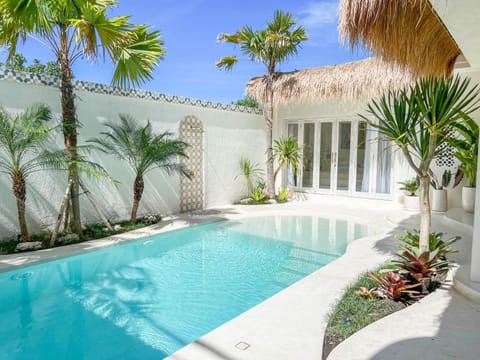 Swimming pool, sunbed