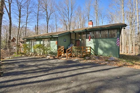 Pocono Pines, Lake Naomi 4 bedrooms, 2 full bath House in Pocono Pines