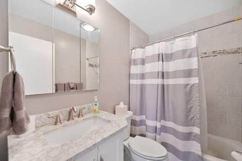 Pocono Pines, Lake Naomi 4 bedrooms, 2 full bath House in Pocono Pines