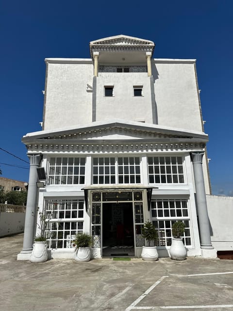 Property building, Facade/entrance, Day