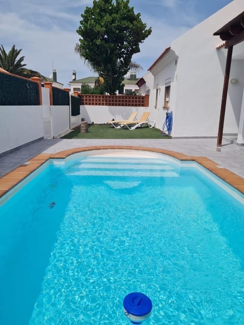 Day, Pool view, Swimming pool, sunbed