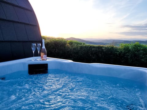 Day, Hot Tub, Mountain view
