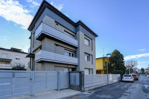 Property building, Facade/entrance, Off site