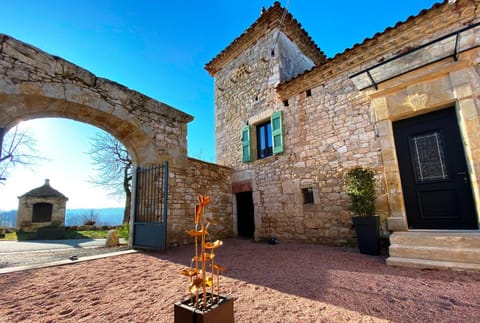 Property building, Patio, Facade/entrance, Day