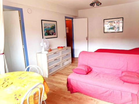 Bed, Living room, Dining area