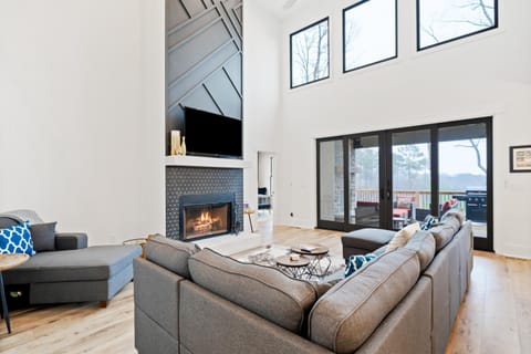 Knight Mountain House in Ellijay