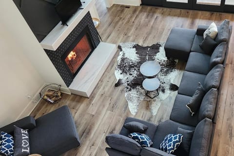 Knight Mountain House in Ellijay