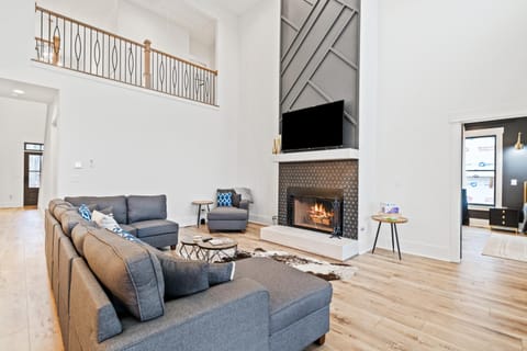 Knight Mountain House in Ellijay