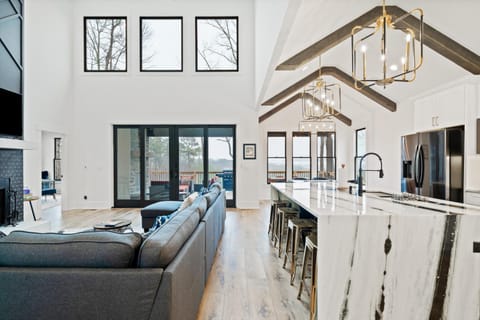 Knight Mountain House in Ellijay