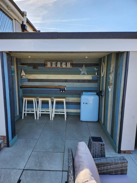 Delightful newly renovated 3-bed house with garden beach hut House in Blackpool