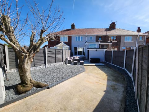 Delightful newly renovated 3-bed house with garden beach hut House in Blackpool