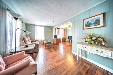 Eastlake Home with Patio Less Than 1 Mi to Lake Erie! House in Willoughby