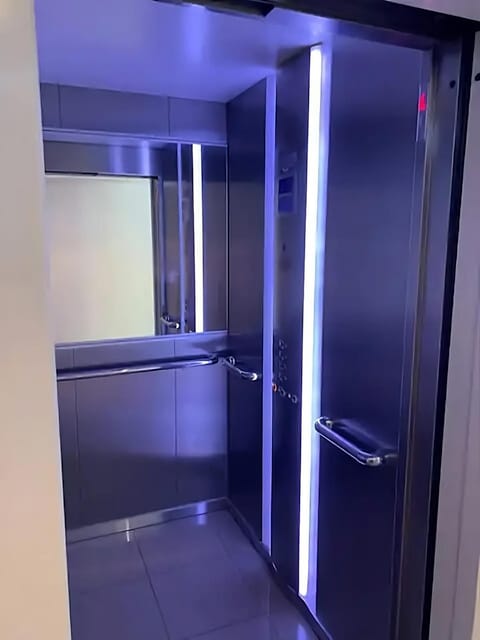 Shower, Bathroom, elevator