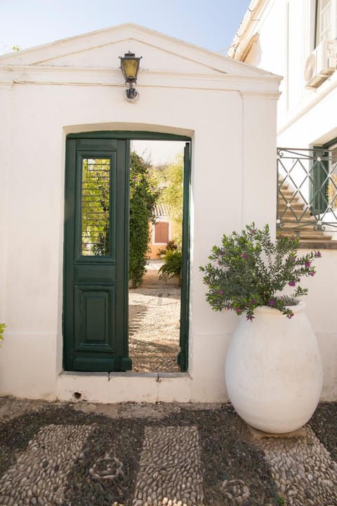 Property building, Facade/entrance