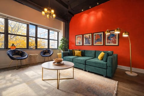 McCormick Place Spacious 3BR Family Heaven Sleeps 10 Guests with Optional Parking and Gym Access Near Downtown Chicago and Soldier Field Apartment in South Loop