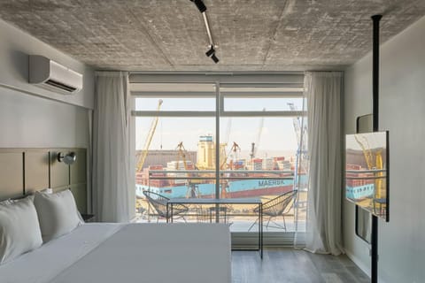 Bed, TV and multimedia, View (from property/room), Balcony/Terrace, Bedroom, Sea view