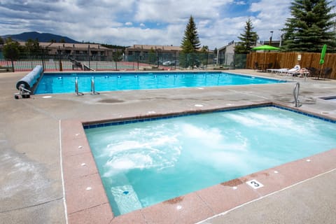 Hot Tub, Mountain view, Swimming pool