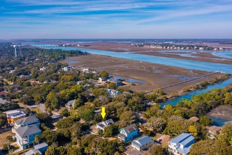 About Time - Classic Folly Beach Home - Block from the Beach - Private Dock House in Folly Beach