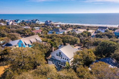 About Time - Classic Folly Beach Home - Block from the Beach - Private Dock House in Folly Beach