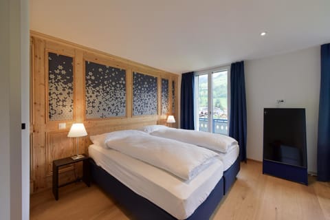 Bed, TV and multimedia, Photo of the whole room, Bedroom, Mountain view