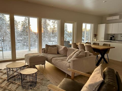 Living room, Seating area