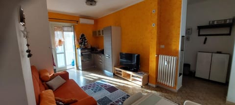 Communal lounge/ TV room, Living room, Seating area