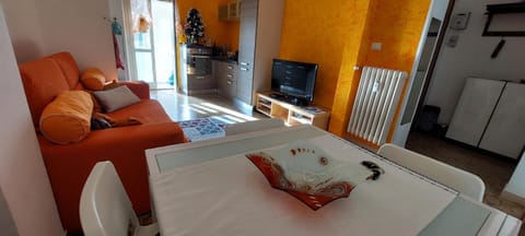 Communal lounge/ TV room, Living room, Seating area, Dining area