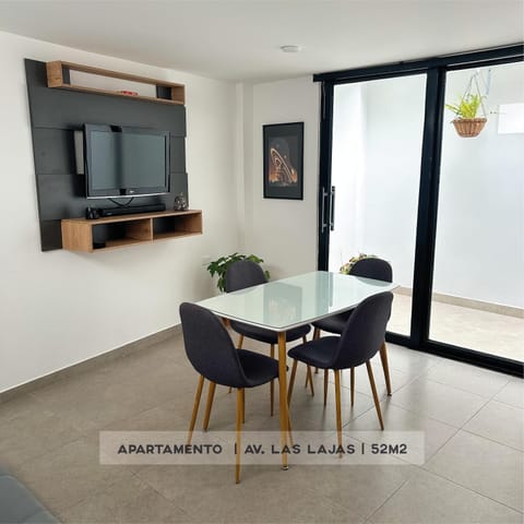 Communal lounge/ TV room, TV and multimedia, Living room, Seating area, Dining area, Evening entertainment