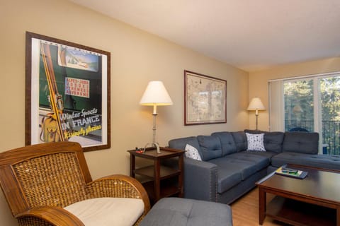 Day, Living room, Seating area, furniture
