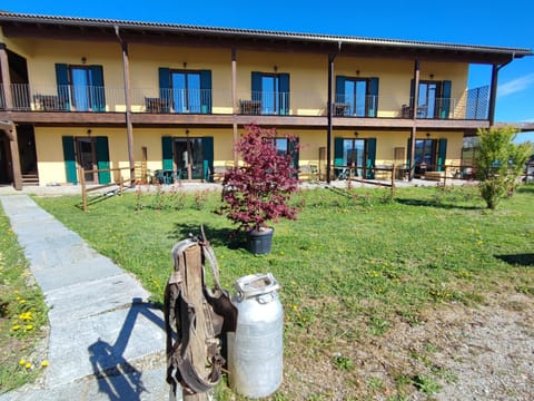 Property building, Garden, Balcony/Terrace, Balcony/Terrace