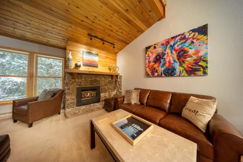 Day, Living room, fireplace, furniture