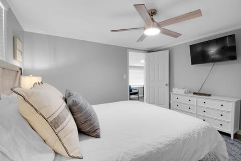 Waterfront Vacation Home near Camp Lejeune House in Sneads Ferry