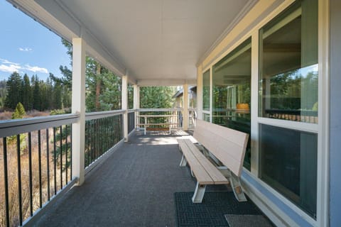 Day, Natural landscape, Balcony/Terrace, Seating area