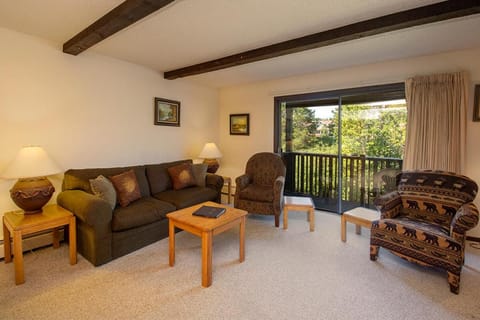 Day, Natural landscape, Balcony/Terrace, Living room, furniture