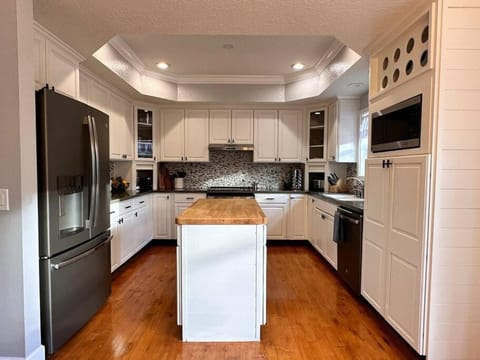 Kitchen or kitchenette, dishwasher, minibar, pet friendly, stove, toaster