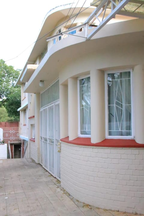 Property building, Day, Balcony/Terrace