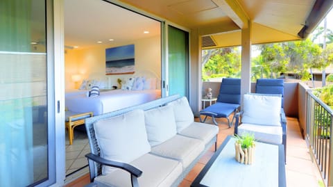 Patio, Day, Balcony/Terrace, Seating area