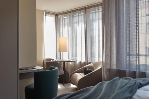 Bed, TV and multimedia, Living room, Photo of the whole room, Seating area, Bedroom