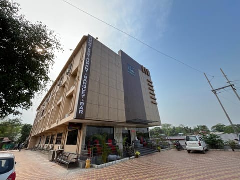 Property building, Day, Location, Parking