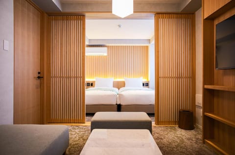 Bed, TV and multimedia, Bedroom