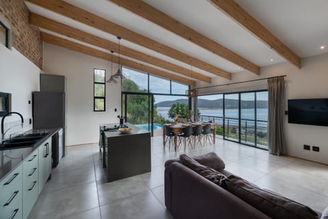 Natural landscape, TV and multimedia, Kitchen or kitchenette, Living room, Dining area, Evening entertainment