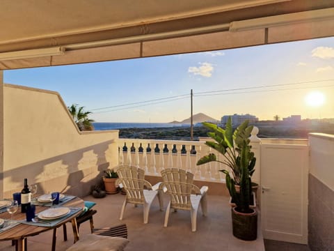 View (from property/room), Balcony/Terrace, Dining area