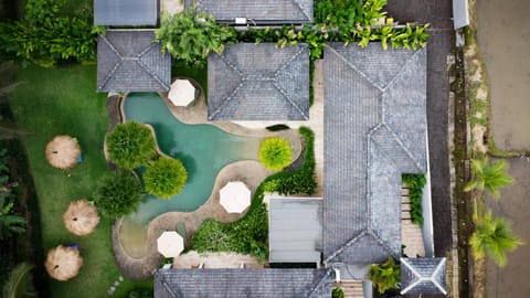 Property building, Bird's eye view, Pool view, Swimming pool, Parking, internet
