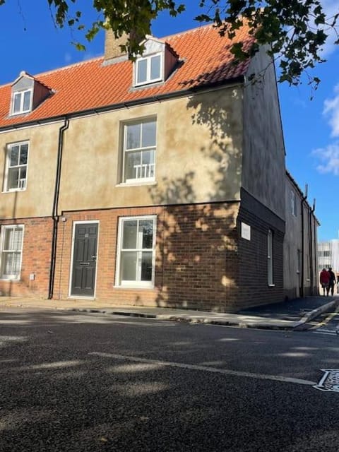 Willow House by Shortstays4U 2bedroom Townhouse with free parking in town centre! Apartment in Kings Lynn